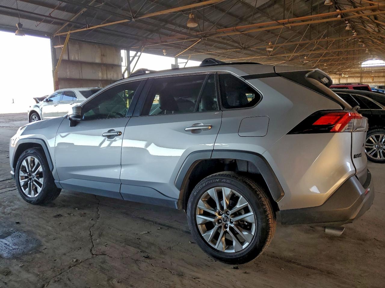 2019 TOYOTA RAV4 XLE PREMIUM photo 2