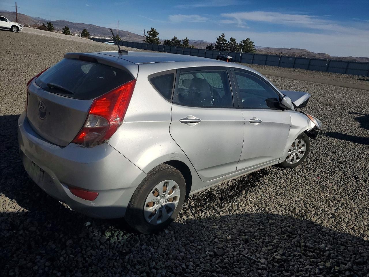 2016 HYUNDAI ACCENT SE photo 3