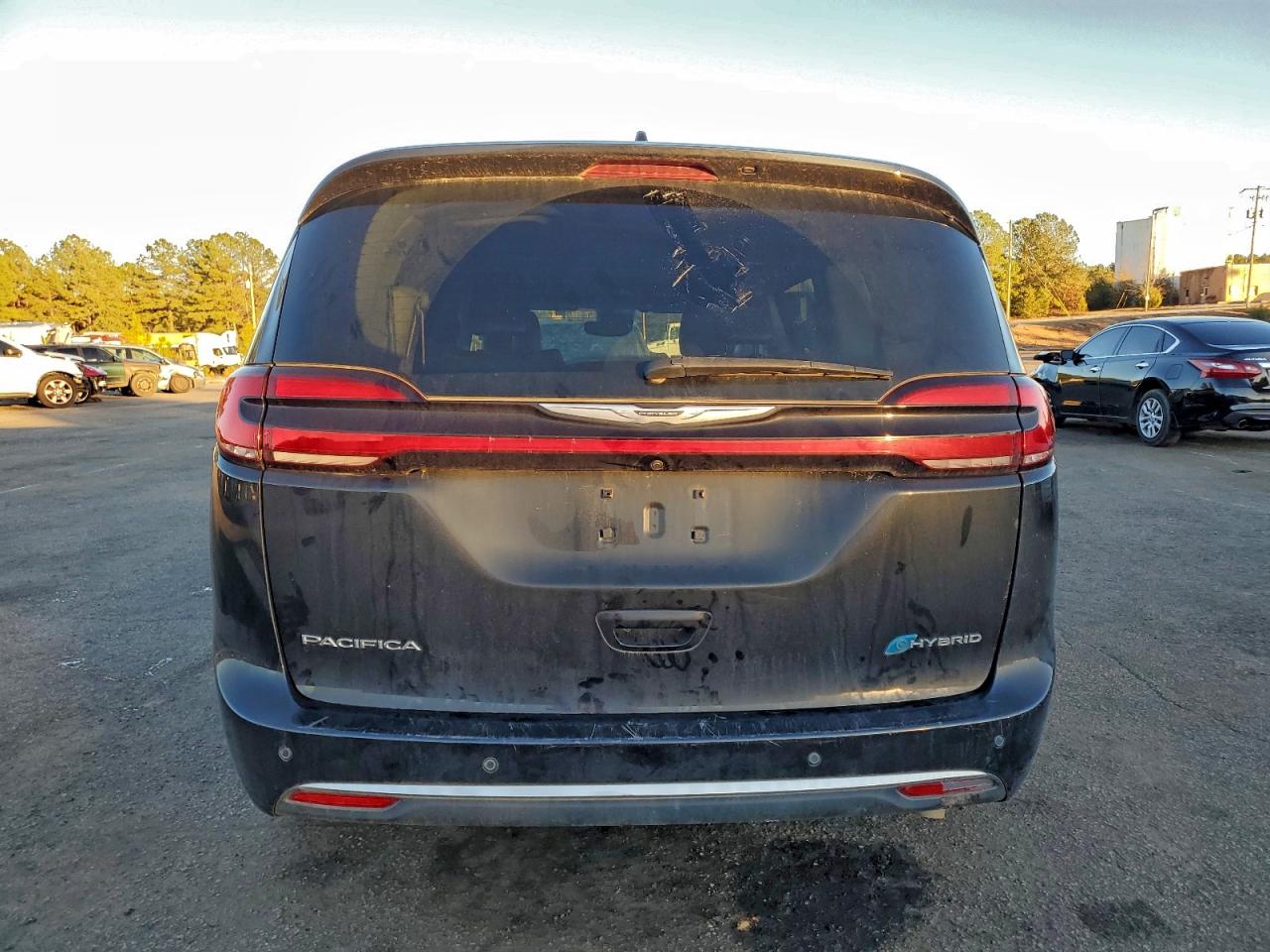 2023 CHRYSLER PACIFICA HYBRID TOURING L photo 6
