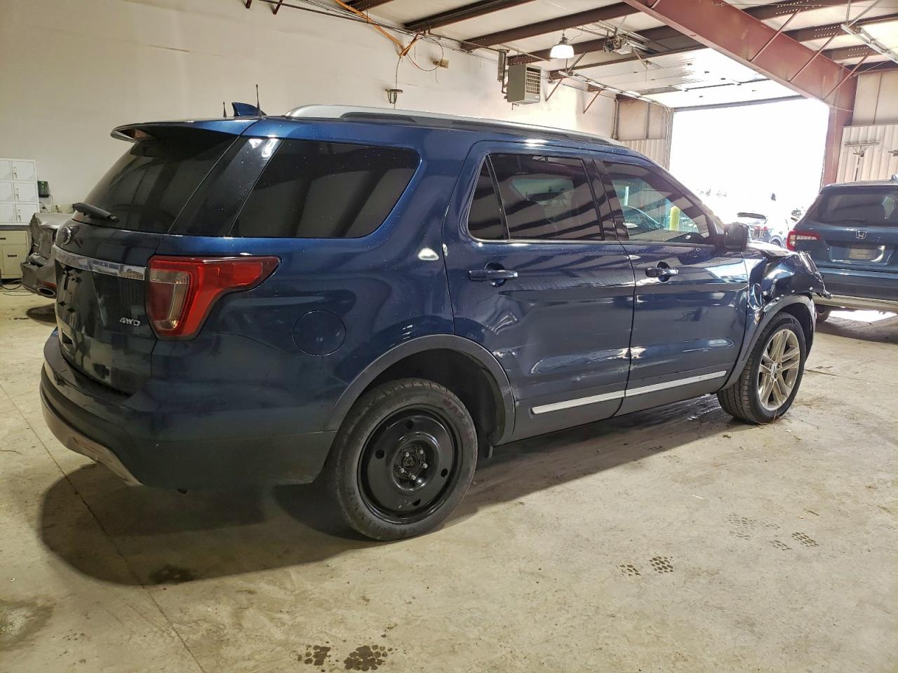 2017 FORD EXPLORER XLT photo 3