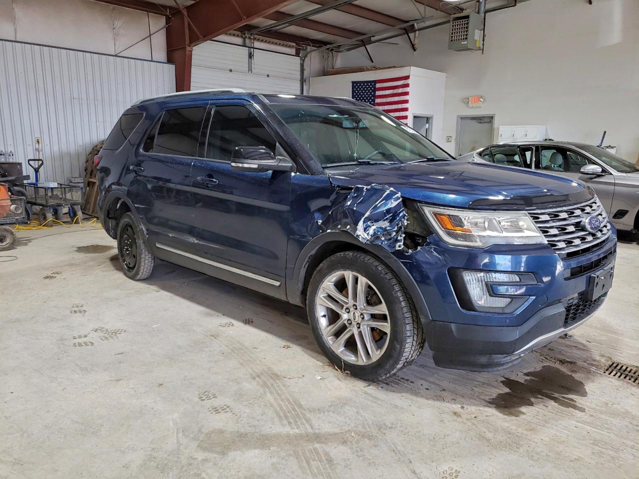 2017 FORD EXPLORER XLT photo 4