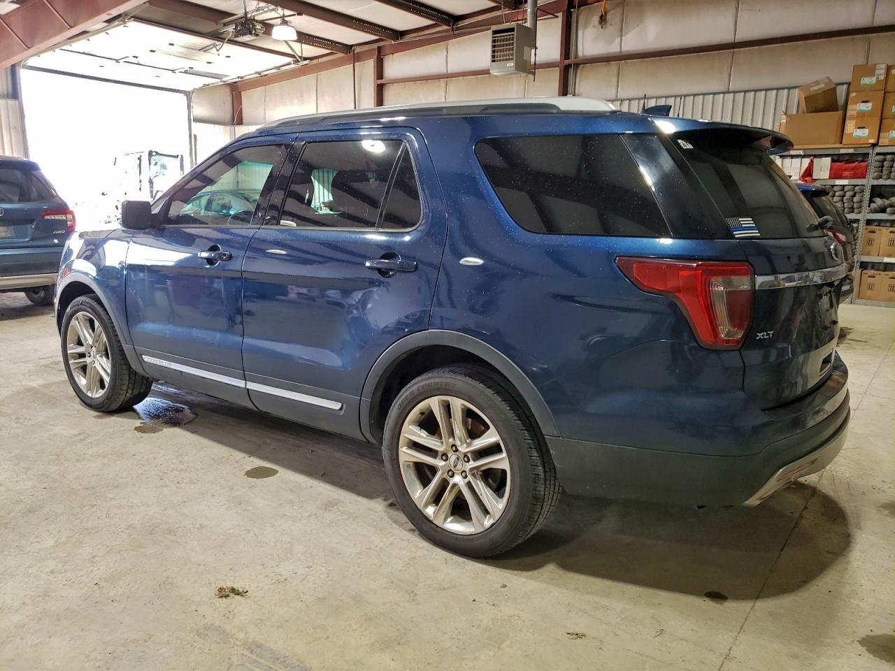 2017 FORD EXPLORER XLT photo 2