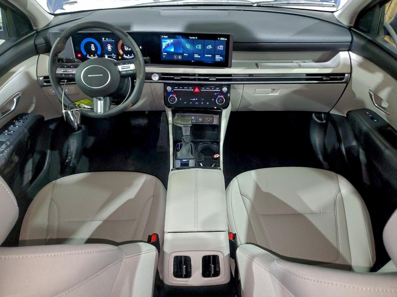 2026 HYUNDAI TUCSON SEL photo 8