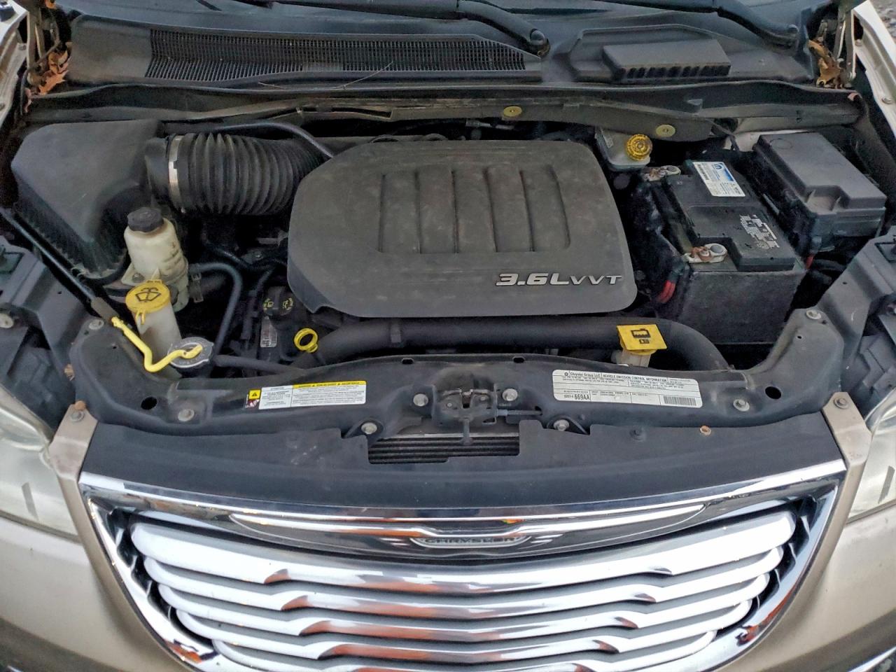2012 CHRYSLER TOWN & COUNTRY TOURING photo 12