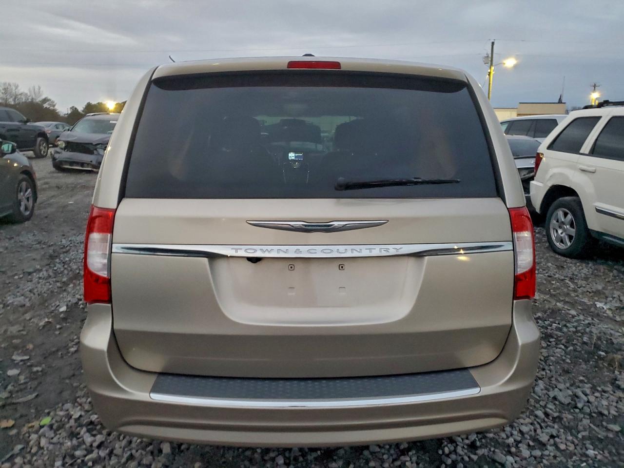 2012 CHRYSLER TOWN & COUNTRY TOURING photo 6
