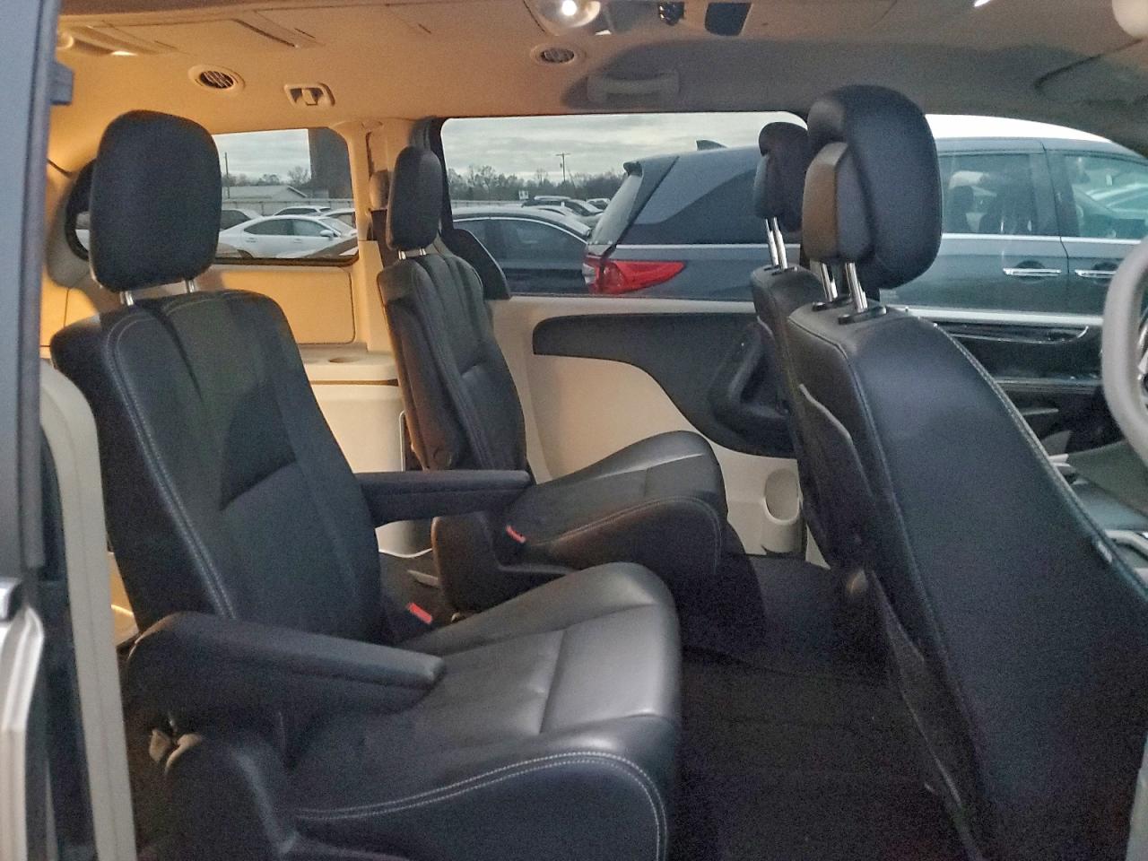 2012 CHRYSLER TOWN & COUNTRY TOURING photo 11