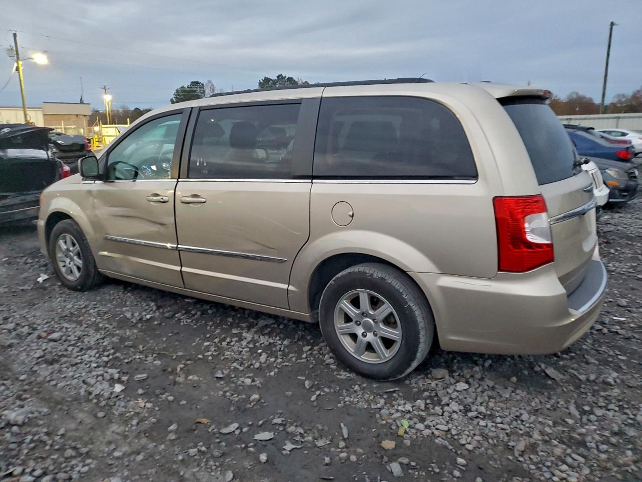 2012 CHRYSLER TOWN & COUNTRY TOURING photo 2
