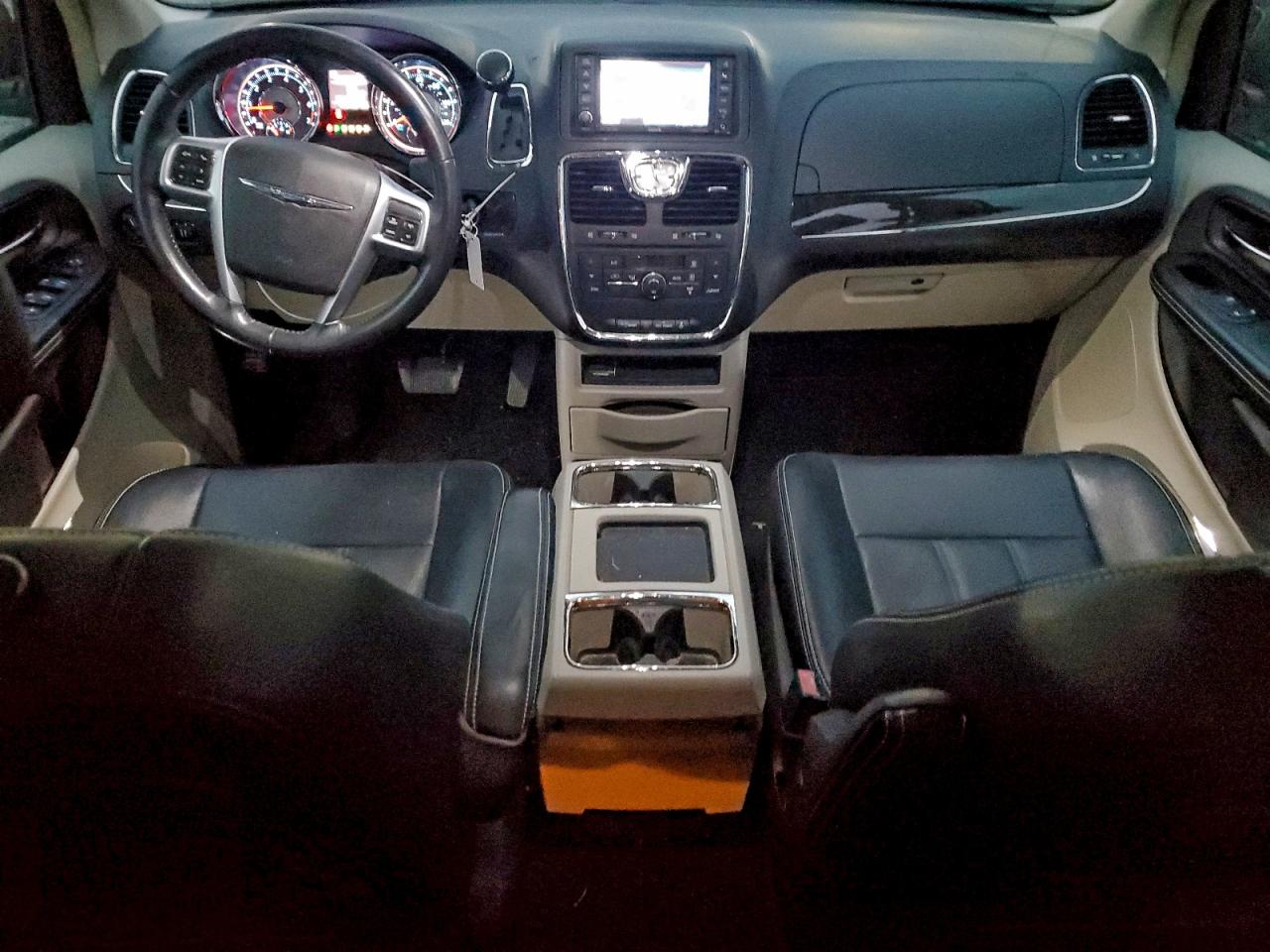 2012 CHRYSLER TOWN & COUNTRY TOURING photo 8