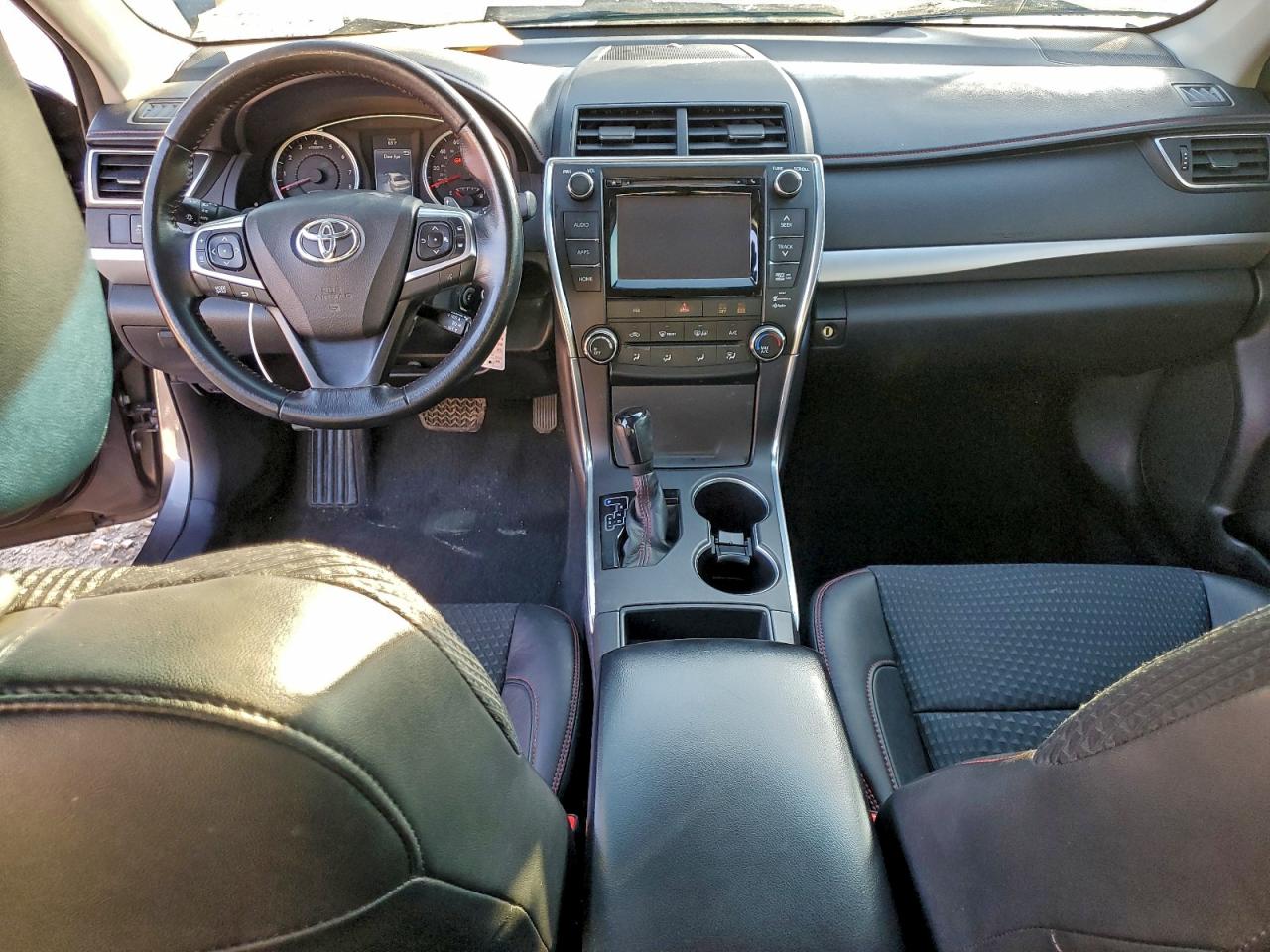 2015 TOYOTA CAMRY LE photo 15