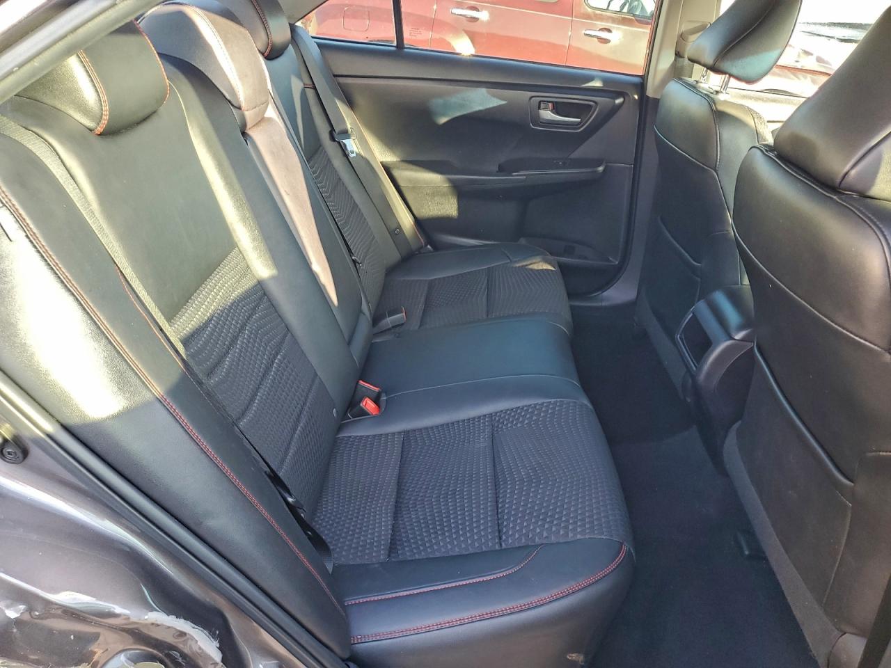 2015 TOYOTA CAMRY LE photo 19