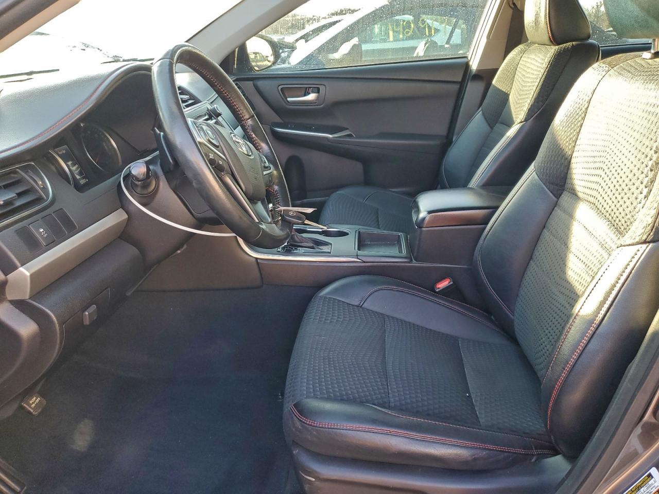 2015 TOYOTA CAMRY LE photo 13