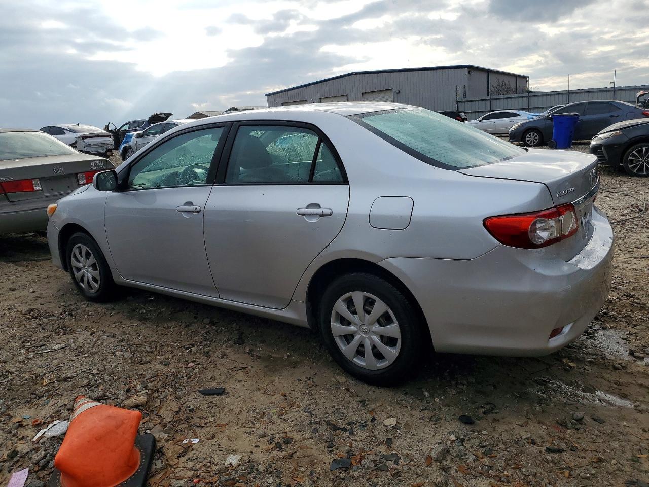 2011 TOYOTA COROLLA BASE photo 2