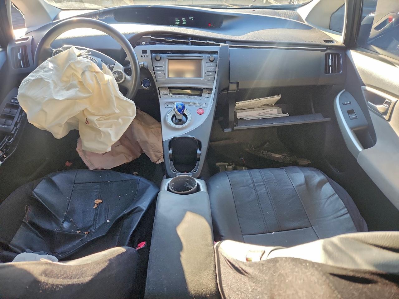 2013 TOYOTA PRIUS photo 15
