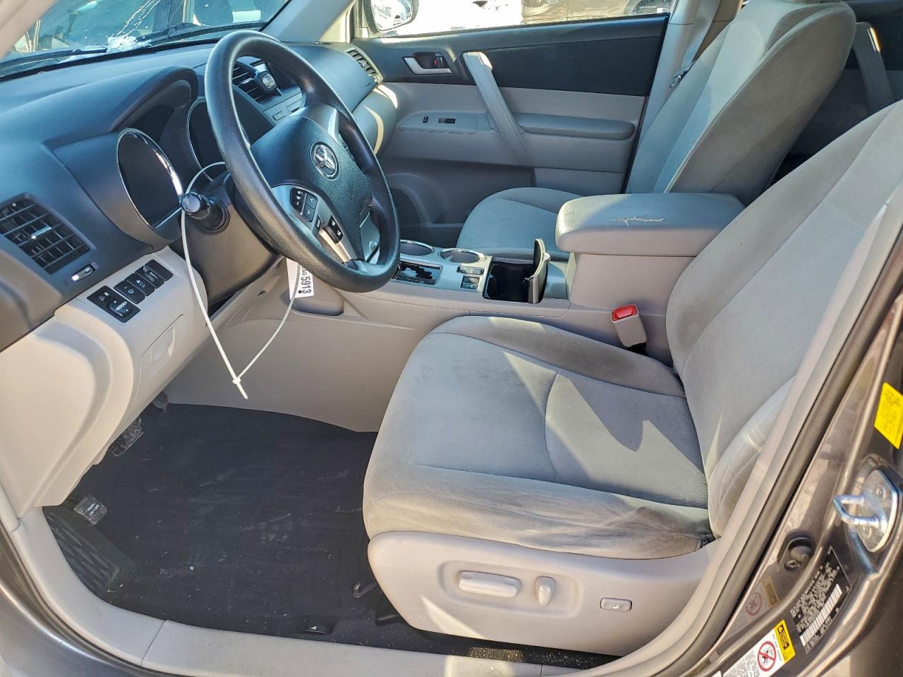 2011 TOYOTA HIGHLANDER BASE photo 13