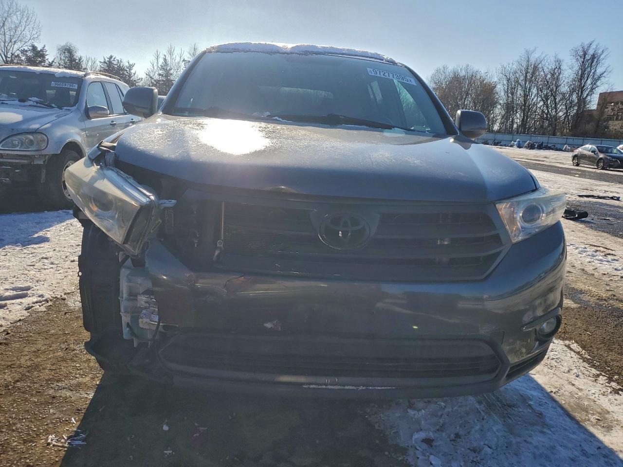 2011 TOYOTA HIGHLANDER BASE photo 9