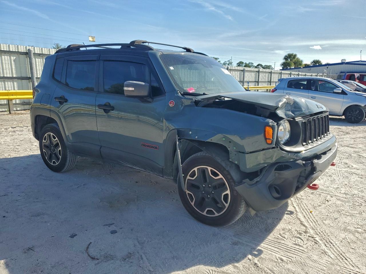 2017 JEEP RENEGADE TRAILHAWK photo 4