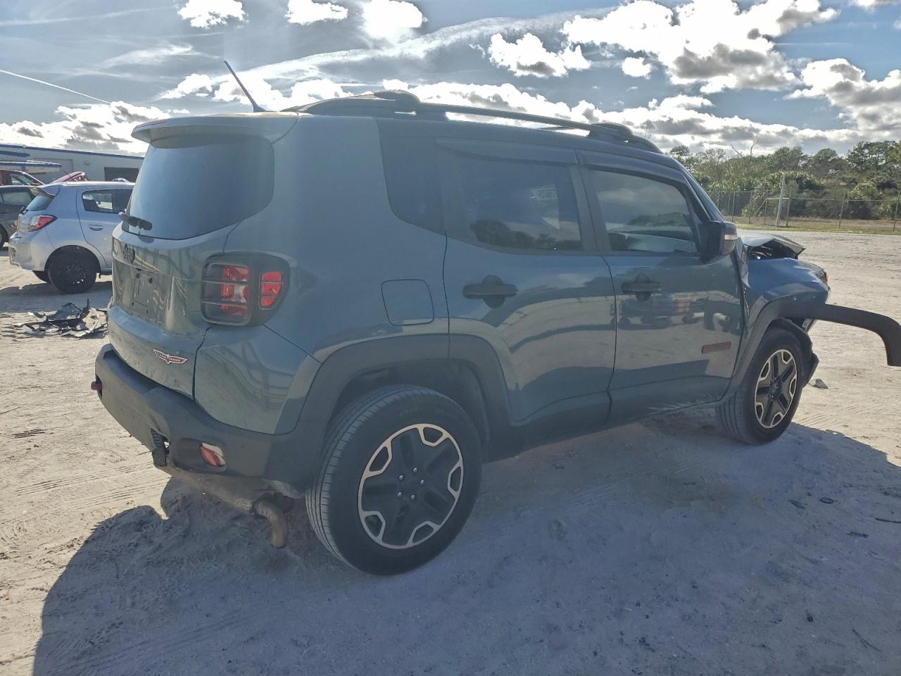 2017 JEEP RENEGADE TRAILHAWK photo 3