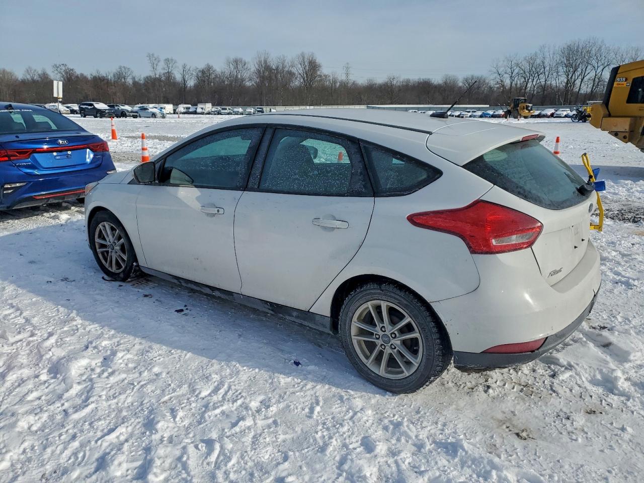2017 FORD FOCUS SE photo 2