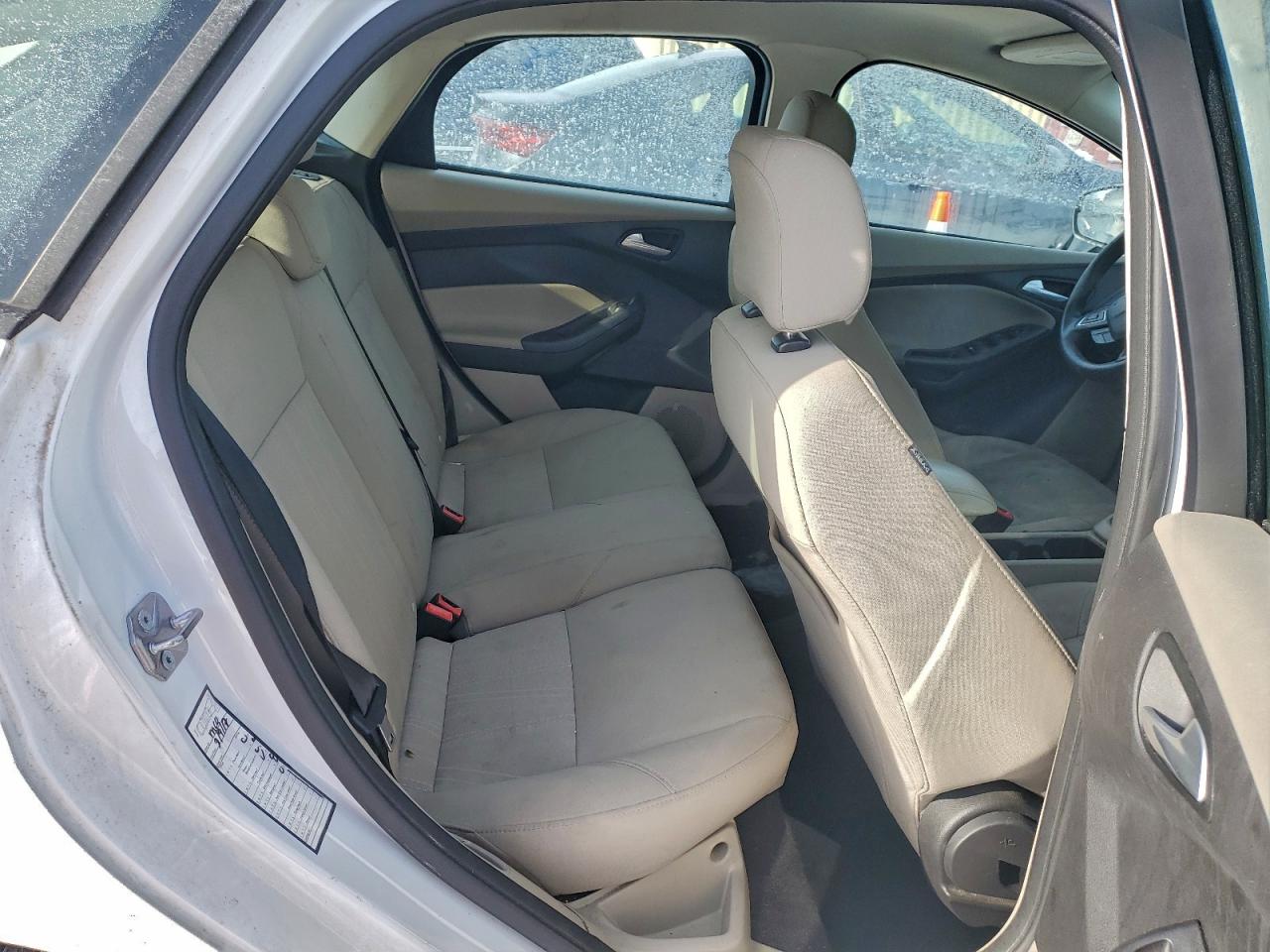 2017 FORD FOCUS SE photo 10