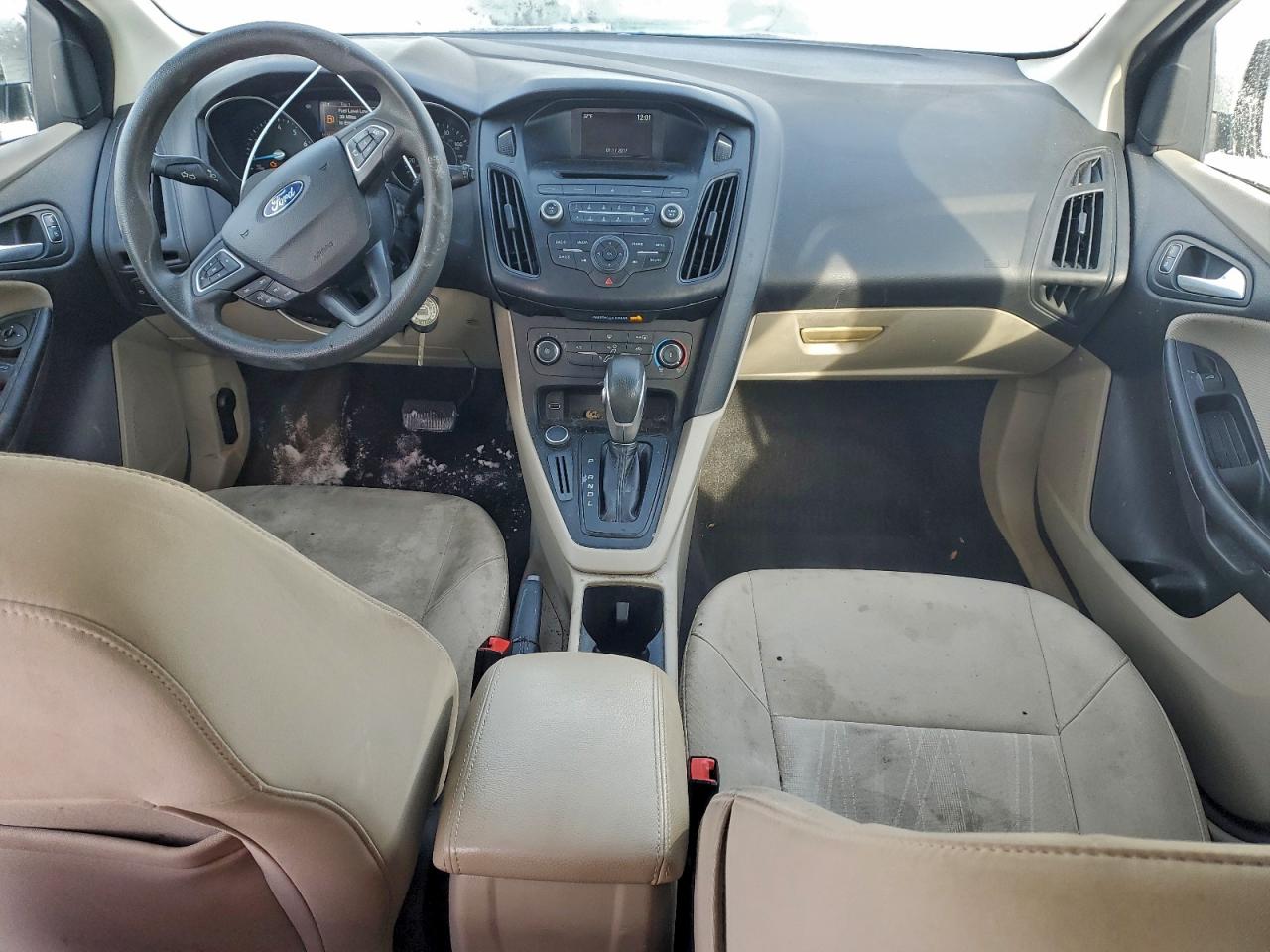 2017 FORD FOCUS SE photo 8