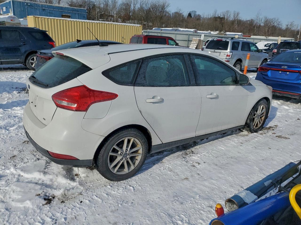 2017 FORD FOCUS SE photo 3