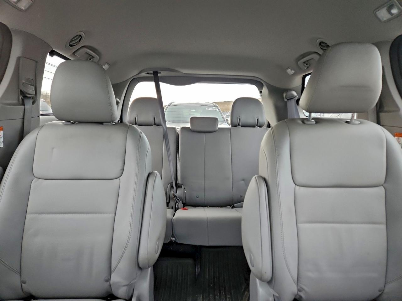 2020 TOYOTA SIENNA XLE photo 37