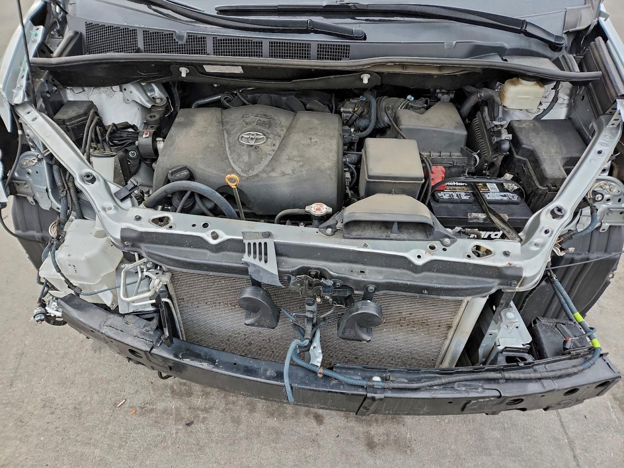 2020 TOYOTA SIENNA XLE photo 45