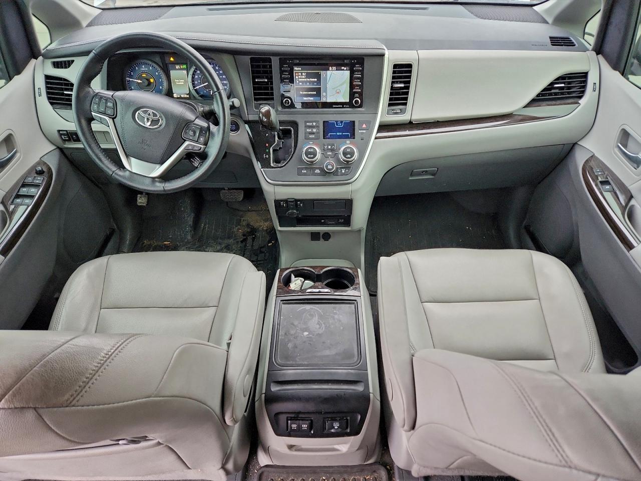 2020 TOYOTA SIENNA XLE photo 29