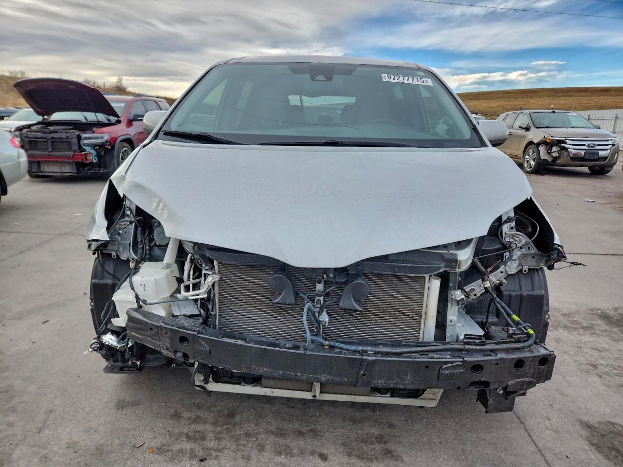 2020 TOYOTA SIENNA XLE photo 17