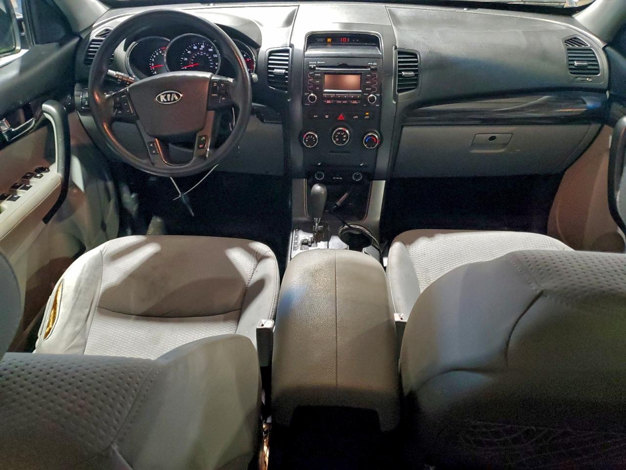 2011 KIA SORENTO BASE photo 22