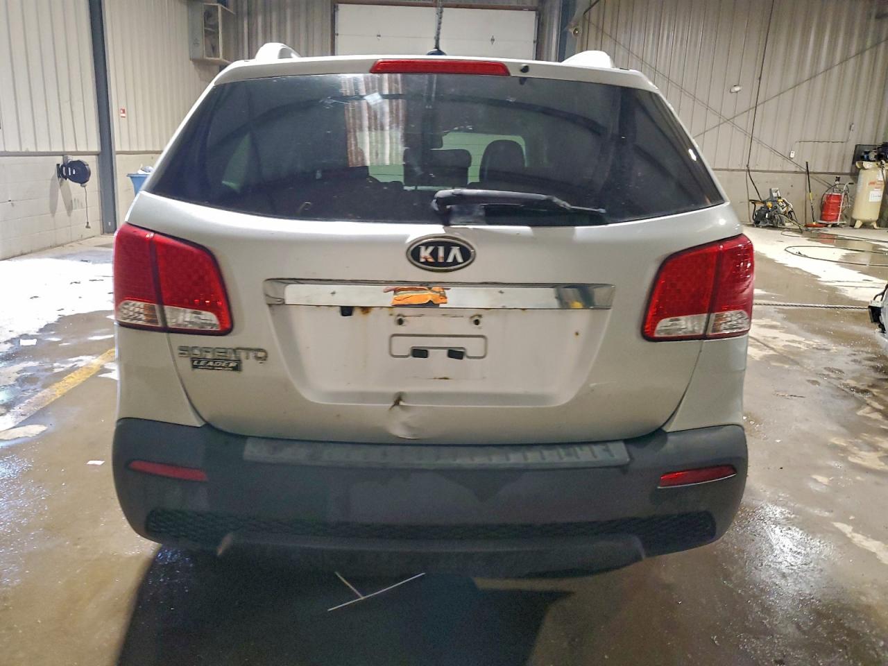 2011 KIA SORENTO BASE photo 16