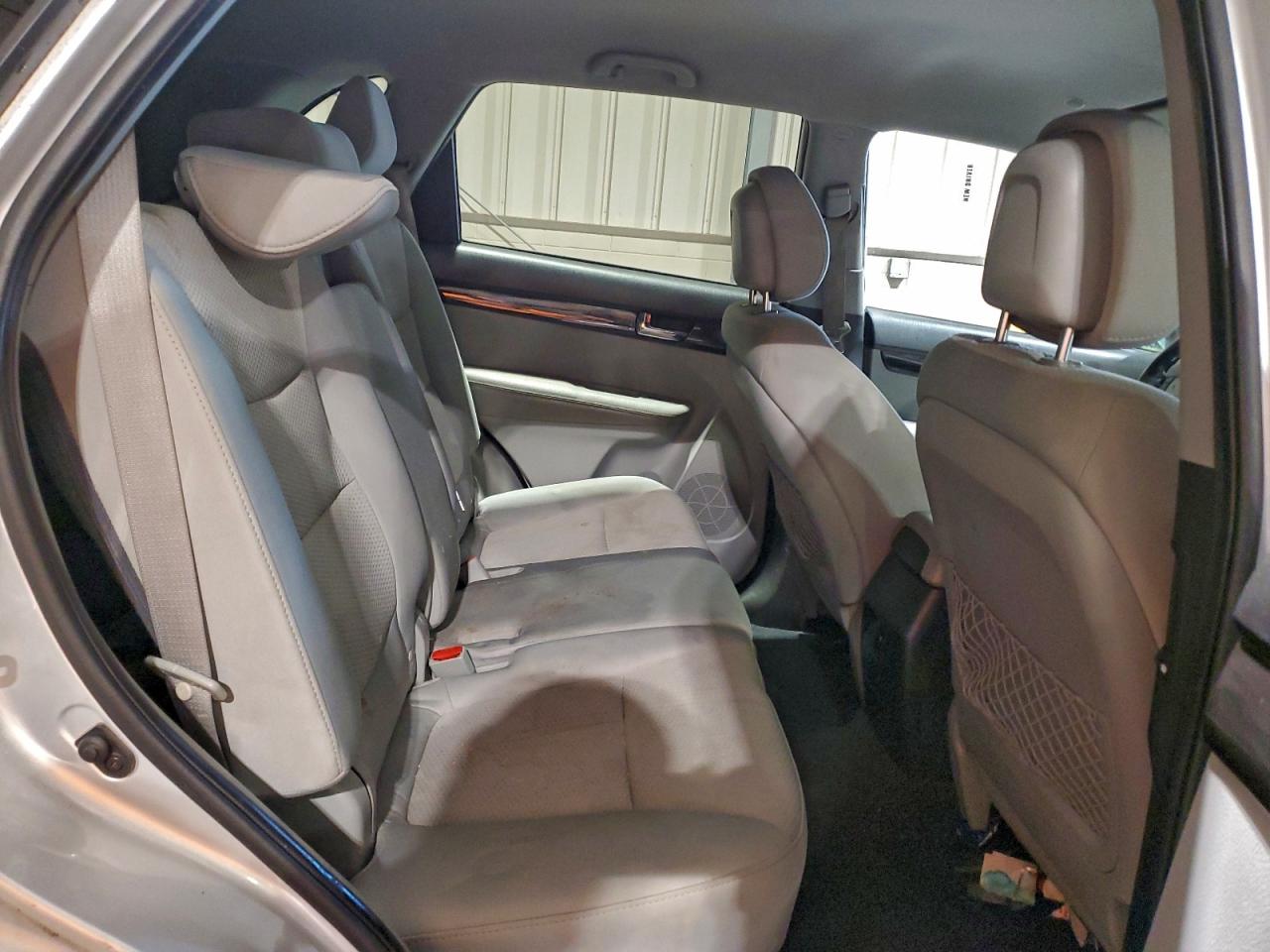 2011 KIA SORENTO BASE photo 31