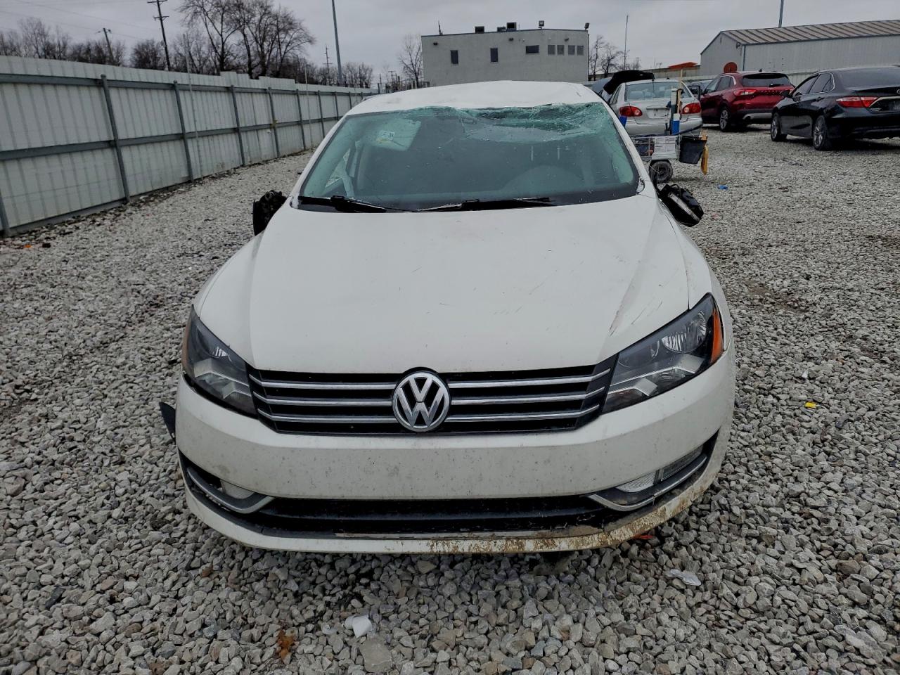 2015 VOLKSWAGEN PASSAT S photo 5