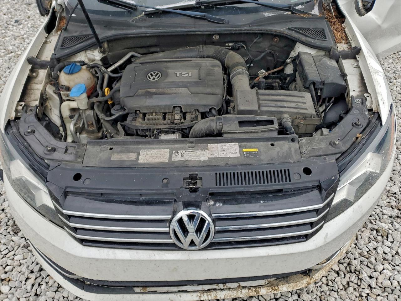 2015 VOLKSWAGEN PASSAT S photo 11