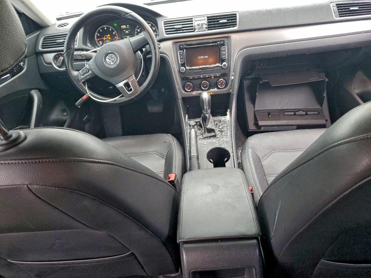 2015 VOLKSWAGEN PASSAT S photo 8