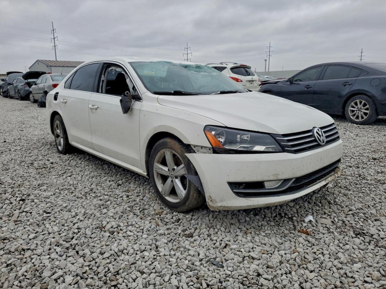 2015 VOLKSWAGEN PASSAT S photo 4