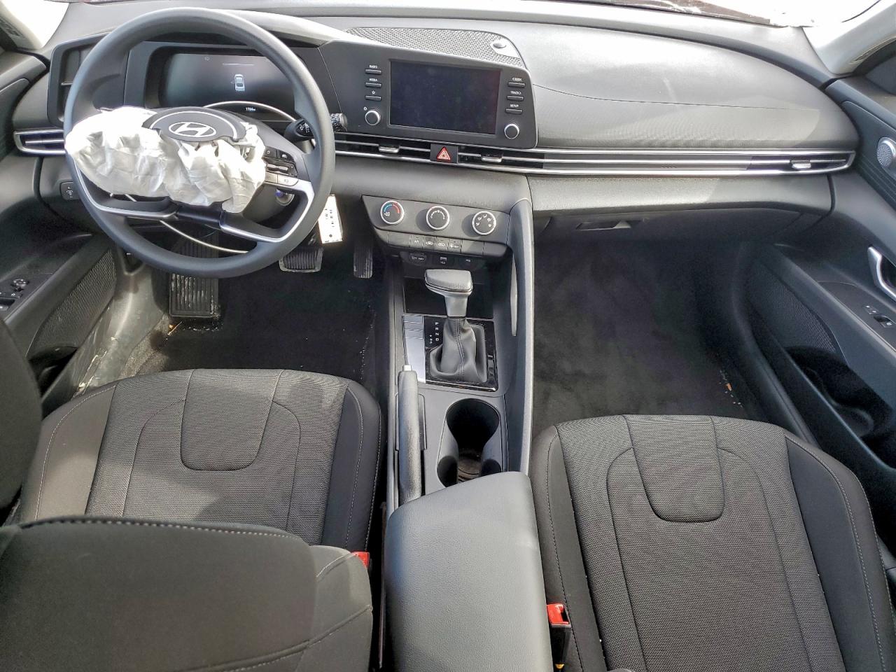 2025 HYUNDAI ELANTRA SE photo 15