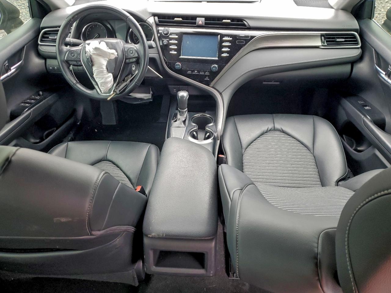2019 TOYOTA CAMRY L photo 8