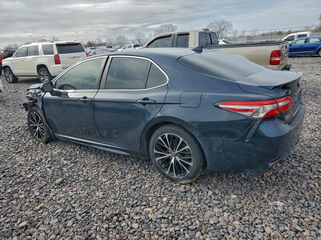 2019 TOYOTA CAMRY L photo 2