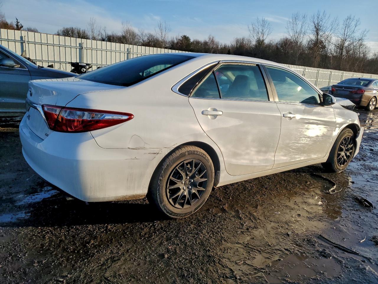 2015 TOYOTA CAMRY LE photo 5