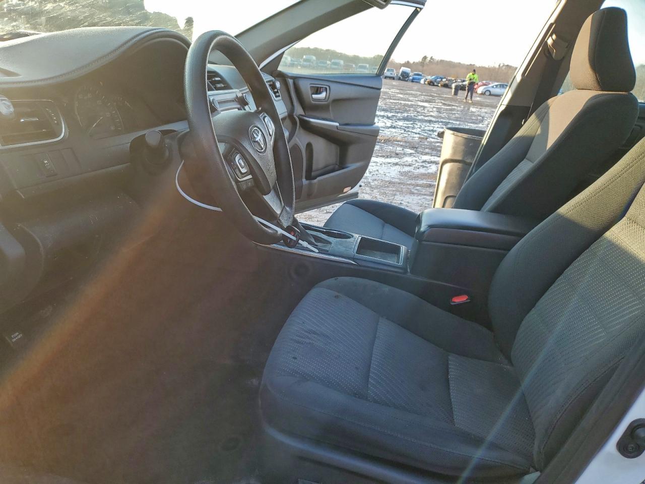 2015 TOYOTA CAMRY LE photo 13