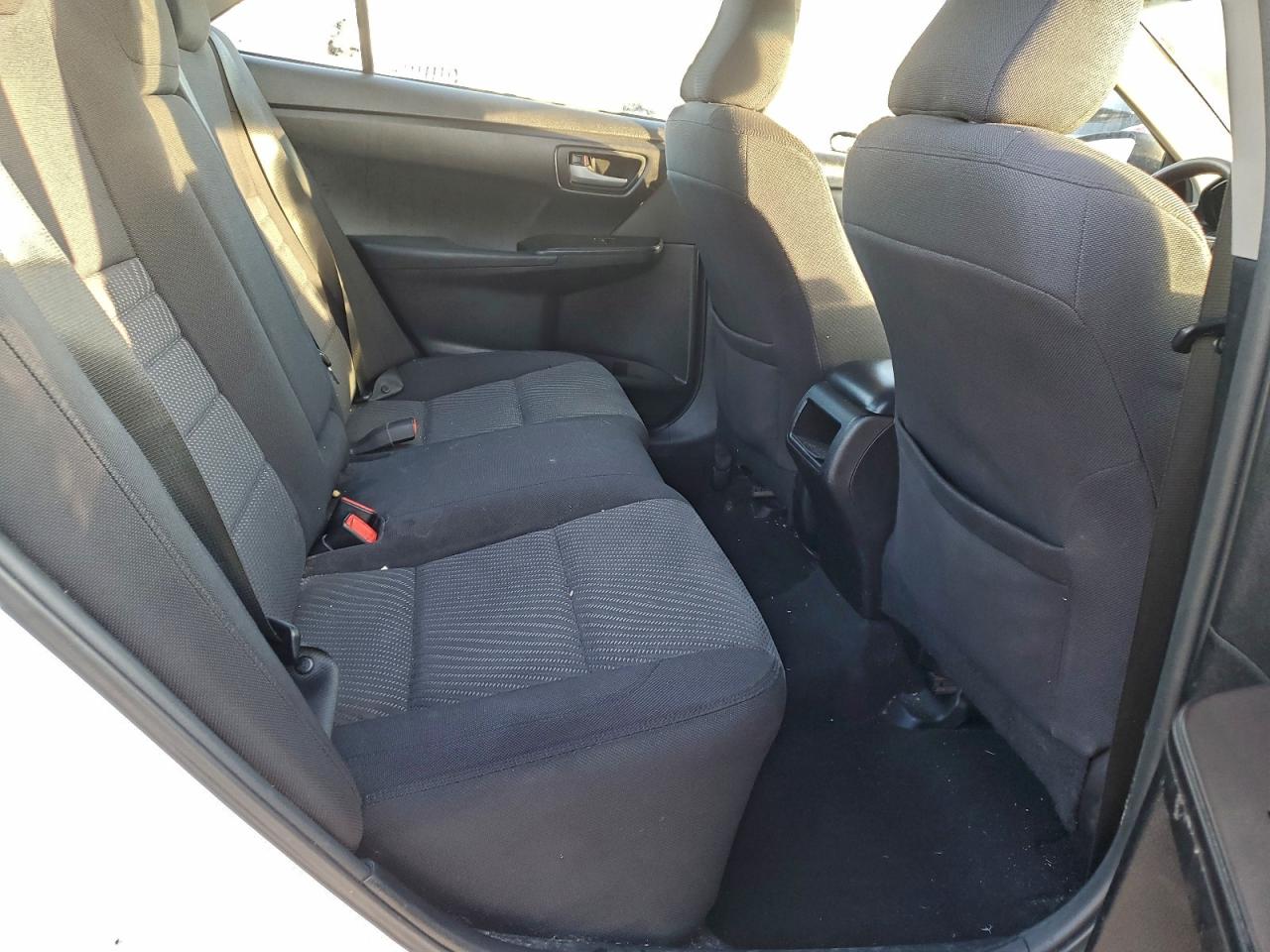 2015 TOYOTA CAMRY LE photo 19