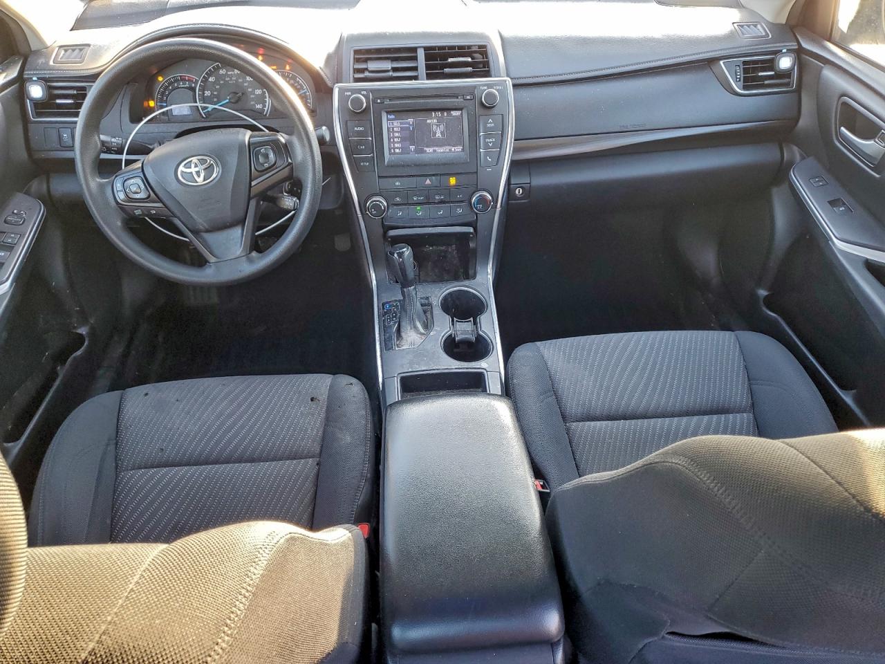 2015 TOYOTA CAMRY LE photo 15