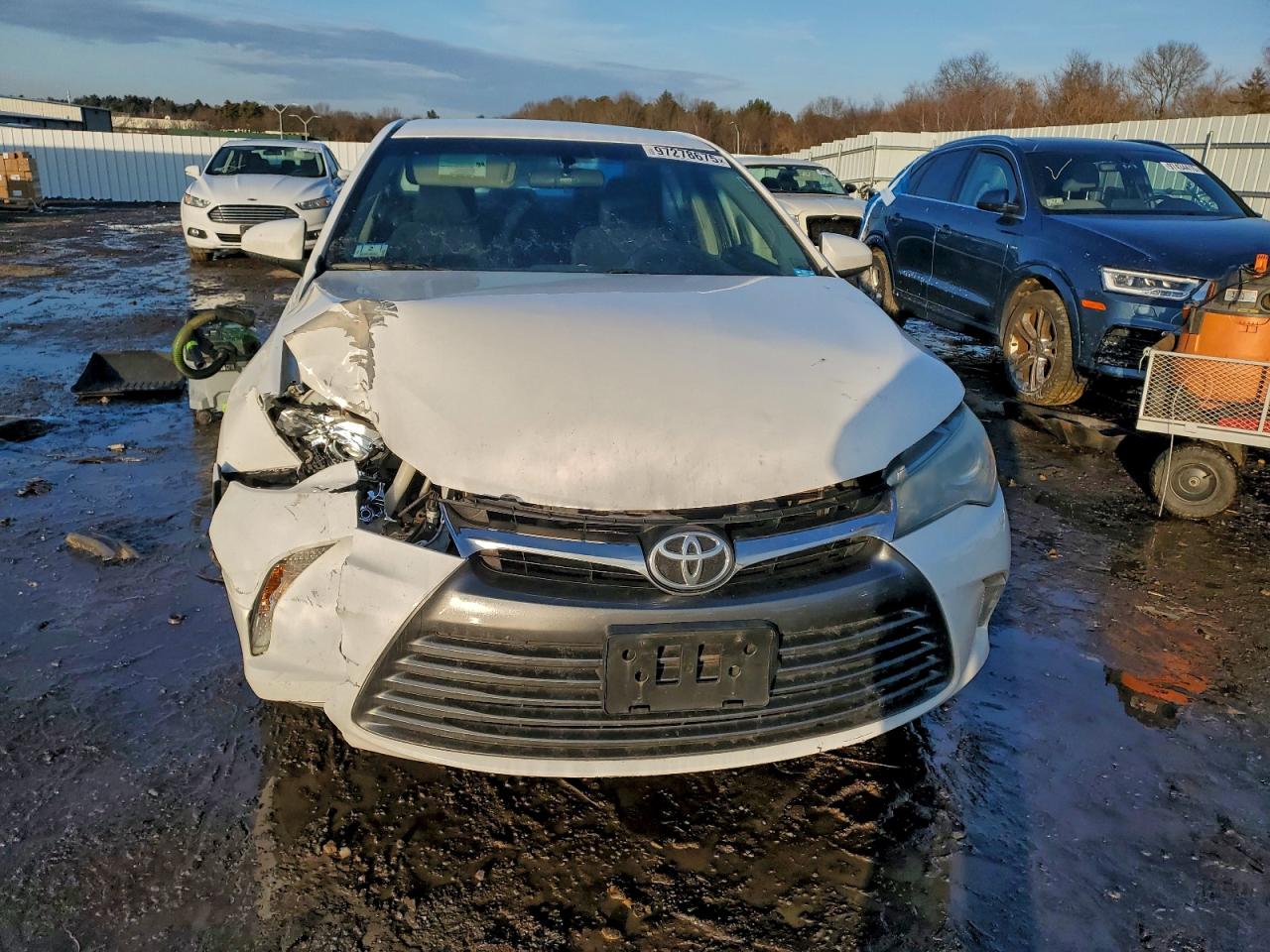 2015 TOYOTA CAMRY LE photo 9