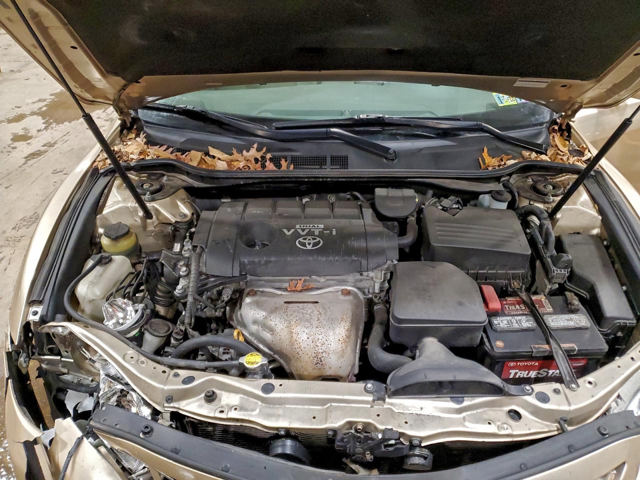 2010 TOYOTA CAMRY BASE photo 11