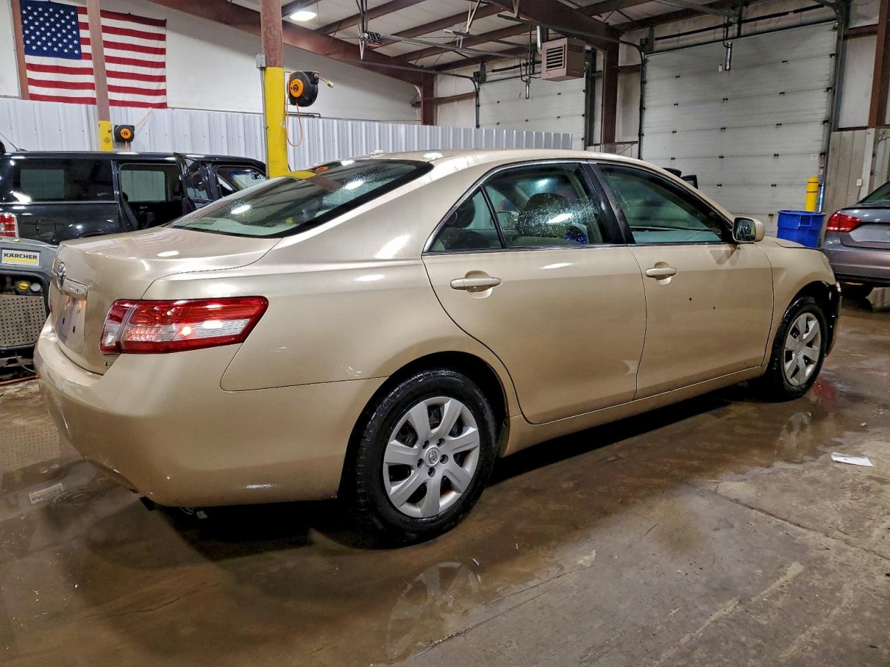 2010 TOYOTA CAMRY BASE photo 3