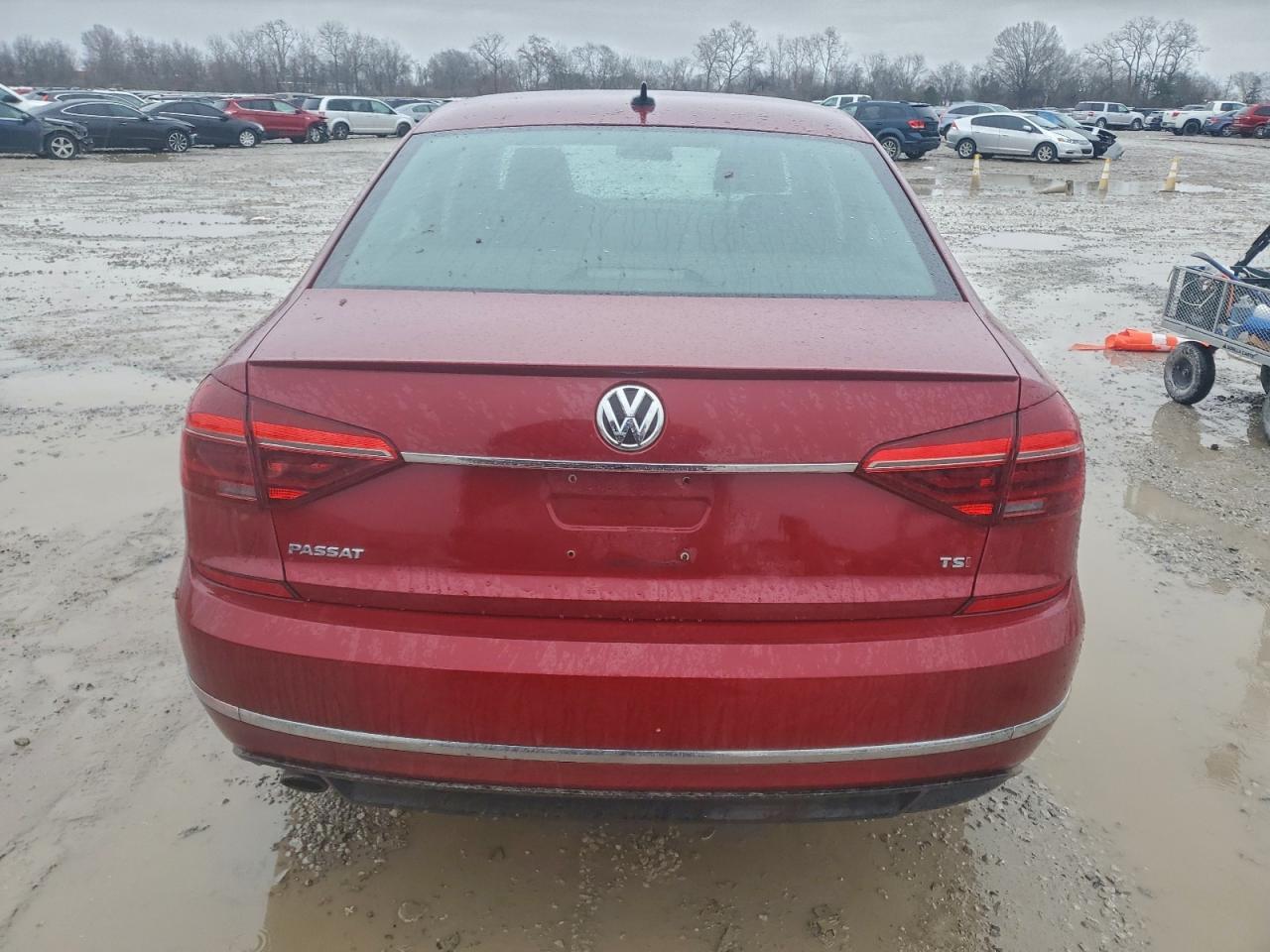 2017 VOLKSWAGEN PASSAT R-LINE photo 6