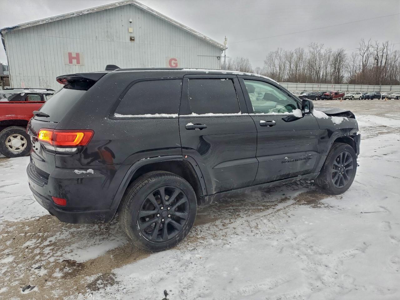 2019 JEEP GRAND CHEROKEE LAREDO photo 3