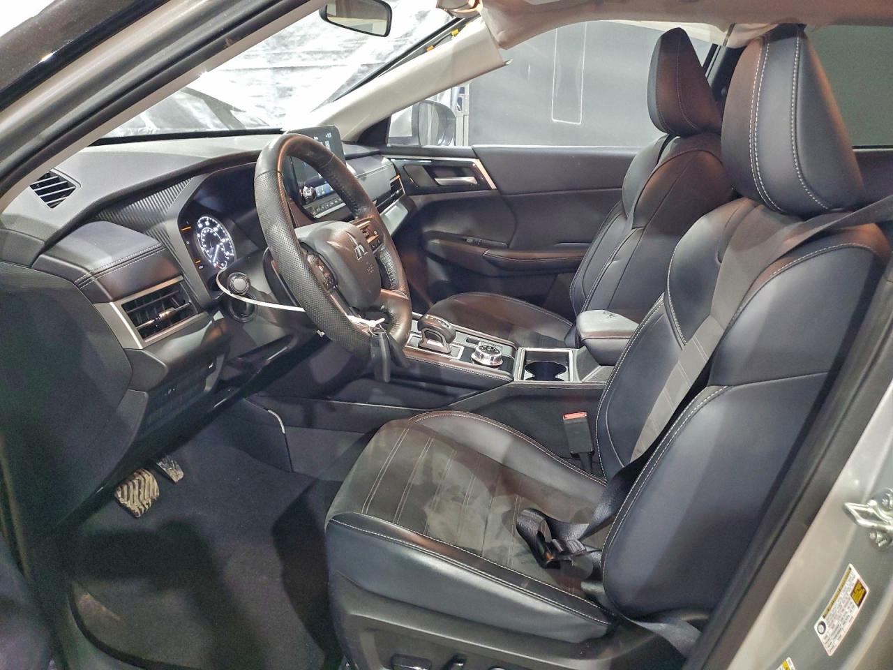 2024 MITSUBISHI OUTLANDER SE photo 13
