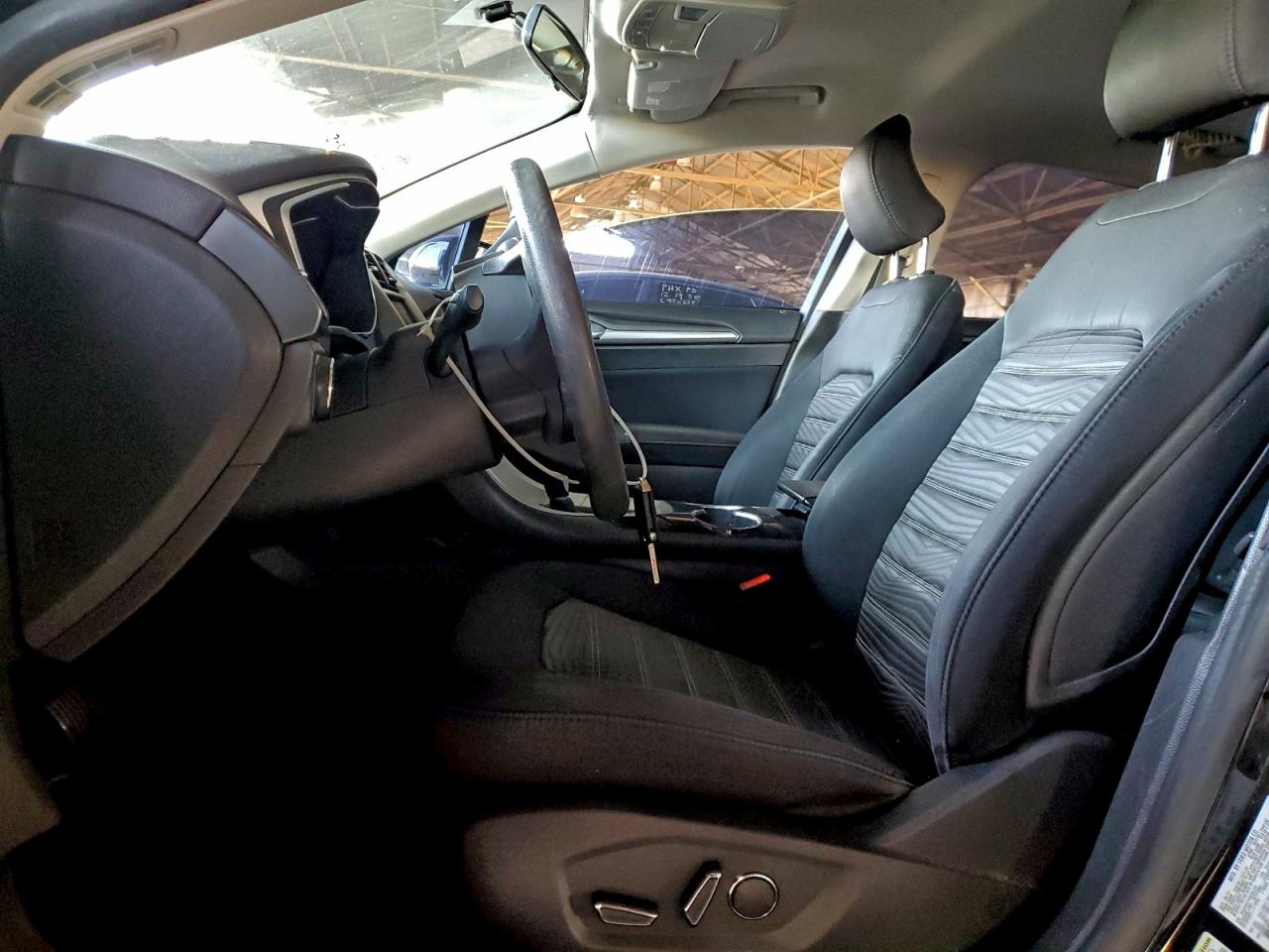 2016 FORD FUSION SE photo 19